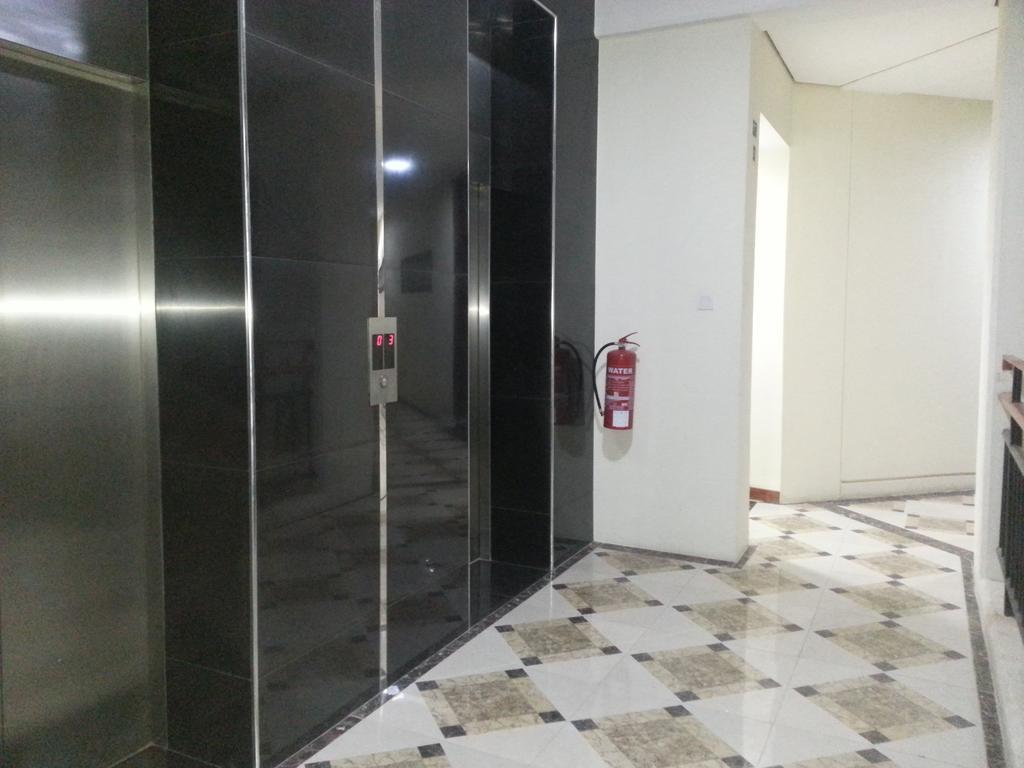 Al Hamra Plaza Apartment Manama Luaran gambar