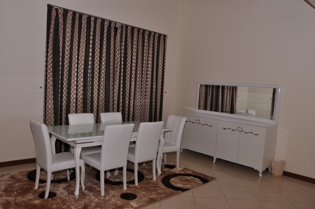 Al Hamra Plaza Apartment Manama Bilik gambar
