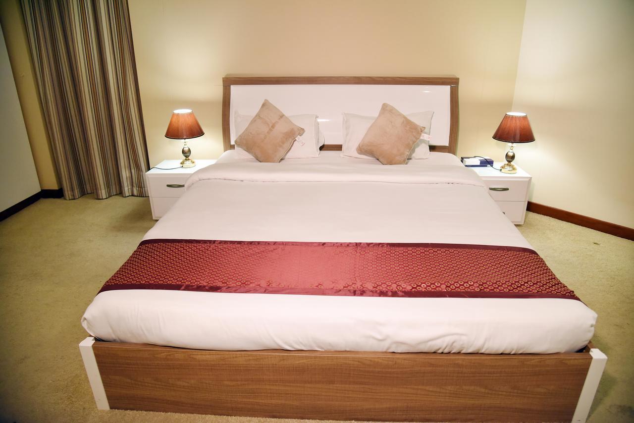 Al Hamra Plaza Apartment Manama Luaran gambar